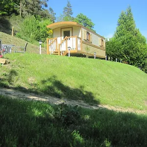 Camping La Roulotte Des Bords De L'ance, Tiranges
